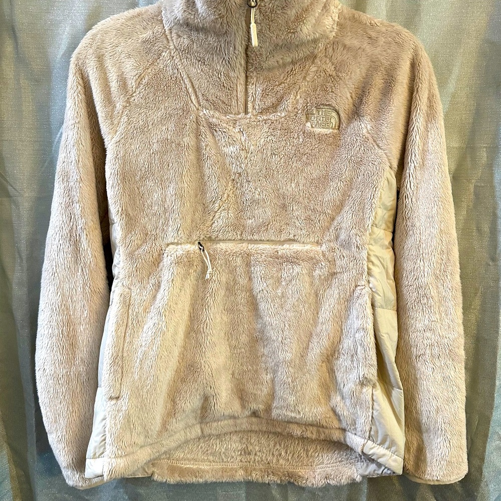 The North Face. Womens fleece pullover. Size: Small. Color: Ivory/Cream